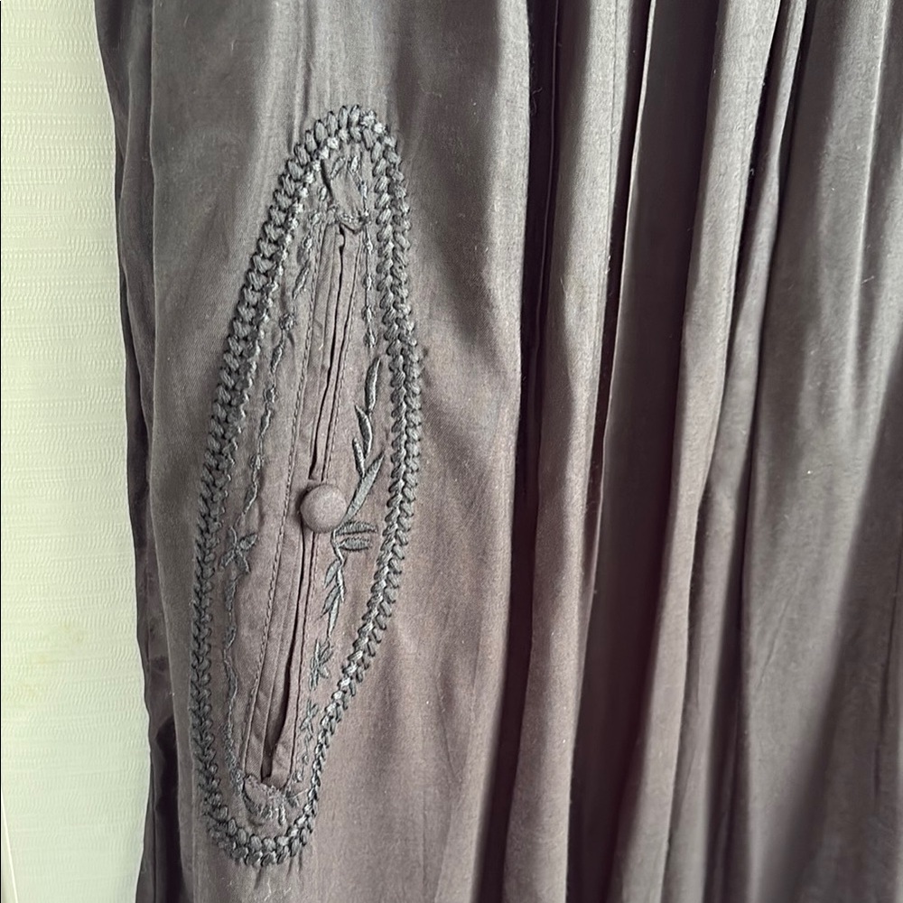 The Pyramid Collection Charcoal Sleeveless Dress T2 - Picture 4 of 9
